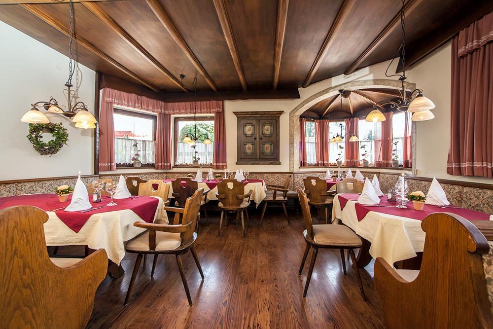 Kaiserhotel Neuwirt Oberndorf in Tirol Bagian luar foto